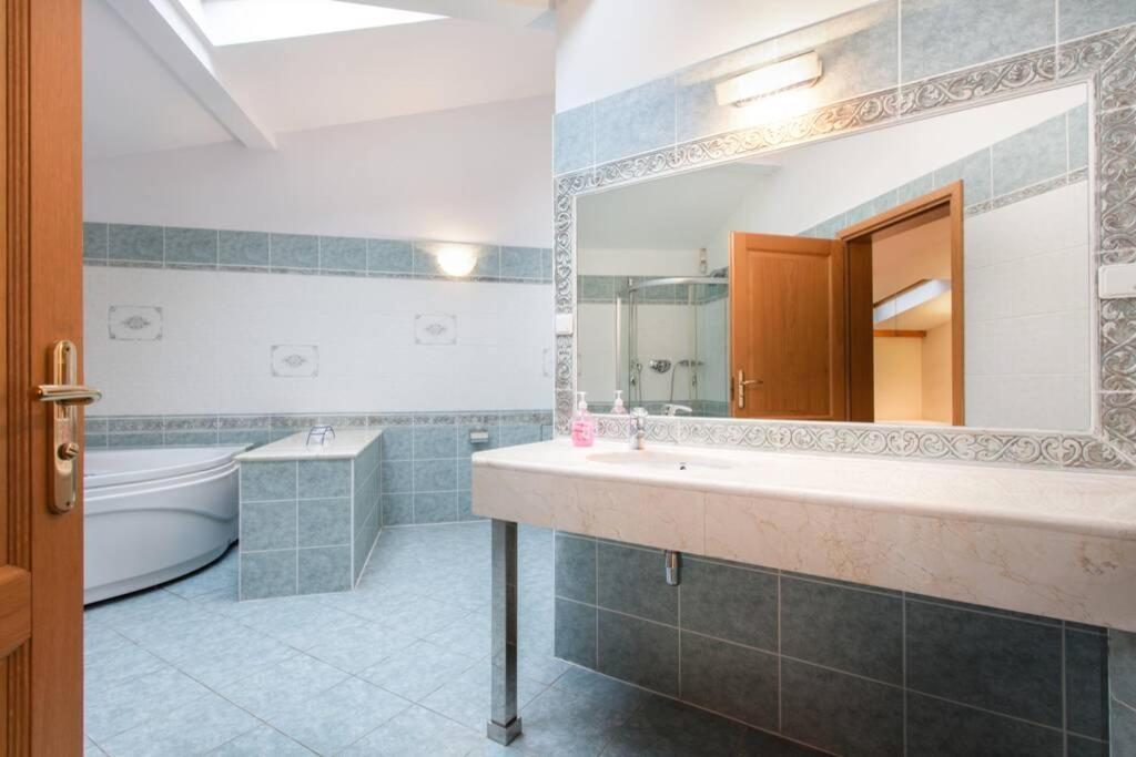 Ferienwohnung Florianska Penthouse Delux Krakau Exterior foto